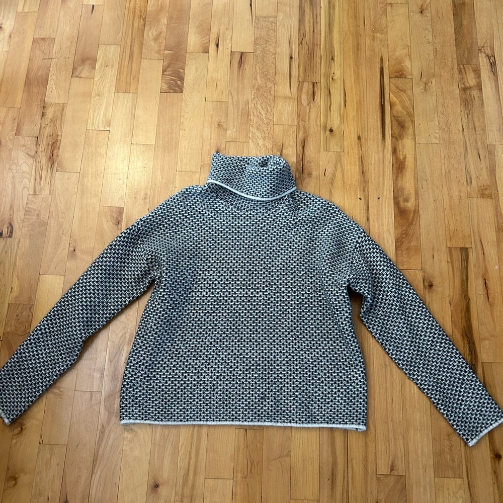 Christian Siriano Turtleneck Sweater, Black and White “fish scale” pattern XS